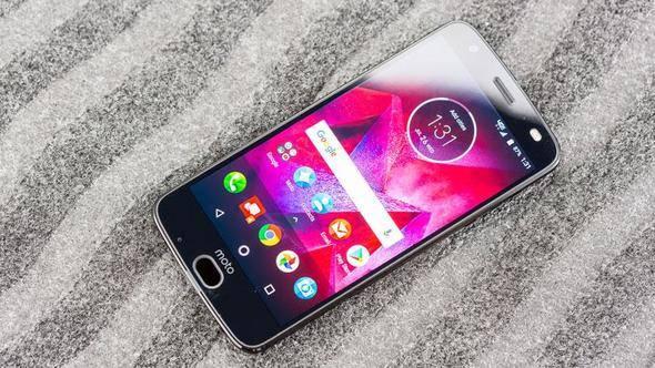 <p>Motorola Moto Z2 Force </p>

<p> </p>

<p>Ekranı: 5.5 inç (1440 x 2560 piksel çözünürlük) </p>

<p> </p>

<p>Kamera: 16 MP </p>

<p> </p>

<p>Bellek: 6 GB RAM </p>

<p> </p>

<p>Pil: 2730 mAh</p>
