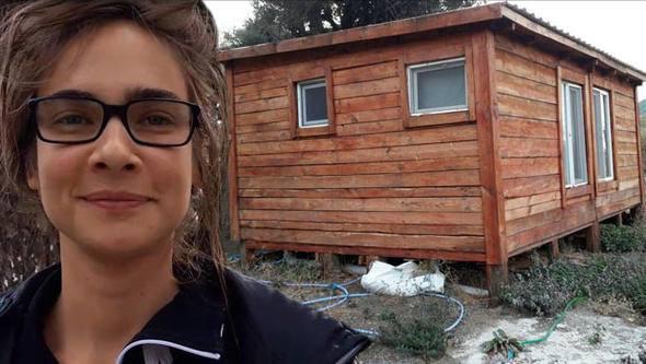 <div>Oyuncu Müge Boz, Çanakkale’nin Bayramiç ilçesine bağlı Toluklar Köyü’nde ev satın aldı. Boz, kendisine ait ev yapımı çikolata markasının üretiminde kullanacağı ceviz ve bademleri de bu yöreden alacağını söyledi.</div>
<div> </div>