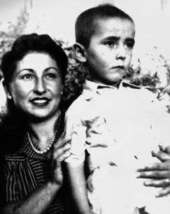 <div><strong>ŞENER - ALİ ŞEN</strong></div>

<div> </div>

<div>Komedi filmlerinin duayen ismi Şener Şen, 1941 yılında dünyaya geldi.</div>
