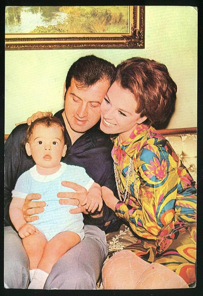 <div>Başta annesi Hülya Koçyiğit olmak üzere, Kemal Sunal, Fikret Hakan, Ayşen Guruda gibi usta isimlerle kamera karşısına geçen Gülşah dönemin adından en çok söz ettiren çocuk oyuncusu oldu.</div>

<div> </div>
