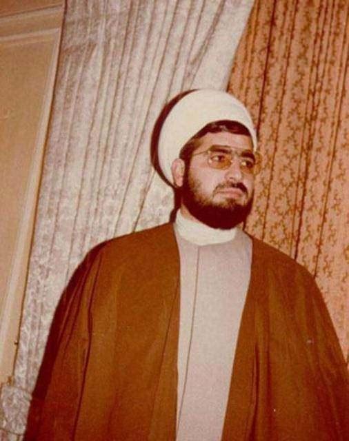 <p>Hasan Ruhani, İran Devlet Başkanı</p>

<p> </p>

<p>Tahran Üniversitesi'nde yargı hukuku eğitimi aldıktan sonra, Ruhani Şah karşıtı, Humeyni yandaşı gezilere katıldı.</p>
