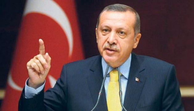 <p>Lise ve üniversite yıllarında Milli Türk Talebe Birliği öğrenci kollarında aktif görev alan Recep Tayyip Erdoğan, 1976 yılında MSP Beyoğlu Gençlik Kolu Başkanlığı'na ve aynı yıl MSP İstanbul Gençlik Kolları Başkanlığı'na seçildi. 1980 yılına kadar bu görevlerini sürdüren Erdoğan, siyasi partilerin kapatıldığı 12 Eylül döneminde, özel sektörde bir süre müşavirlik ve üst düzey yöneticilik yaptı.</p>

<p> </p>
