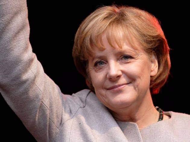 <p>Mezun olduktan sonra barmenlik yapan Merkel'in eşiyle birlikte yaşadığı ev ise oldukça küçüktü. Merkel ilk eşinden 1982 yılında boşandı ve bir sonraki evliliği 1998 yılında kimya profesörü olan Joachim Sauer ile oldu.</p>
<p> </p>