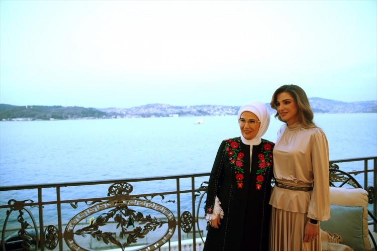 <p>Paylaşımın altına  "Ürdün Kralı II. Abdullah ve Kraliçe Rania el Abdullah ile güzel bir İstanbul akşamı geçirdik. Nazik ziyaretleri için teşekkür ediyorum" notunu yazdı. </p>
