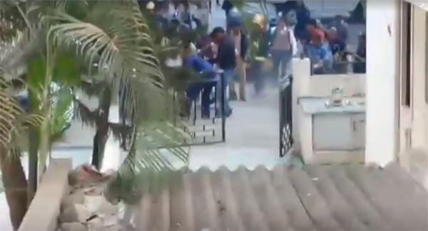 <p>Doğal yaşam alanları her geçen gün daralan vahşi hayvanlar, insanların yaşadığı mahallelere giriyor.</p>
<p> </p>