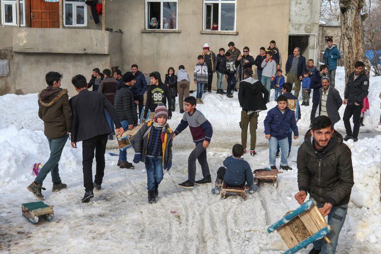 <p>&Ccedil;ocuklardan Abdulkadir Hazar, kızakla kaymanın &ccedil;ok eğlenceli ve keyifli olduğunu s&ouml;yledi.</p>

<p>&nbsp;</p>
