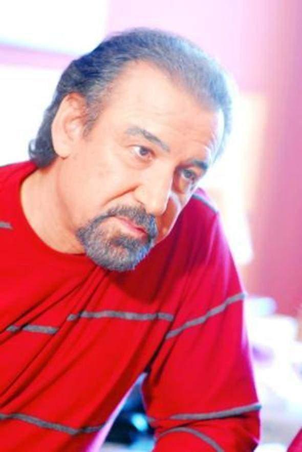 <div>Türkiye'ye döndükten sonra "Kampusistan" adlı dizisiyle baba mesleği olan oyunculuğa ilk adımını attı.Sonrasında bir çok filmde rol alan Irmak Ünal,"Babam bana destek olmuyor" açıklamaları ile gündemi meşgul etti.</div>
<div> </div>