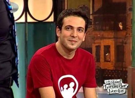 <p>2013 Mayıs ayında Eser Yenenler ve İbrahim Büyükak ile başladıkları Tv8'de yayınlanan 3 Adam isimli gece şovu 2017 Nisan ayından sonra bitti.</p>