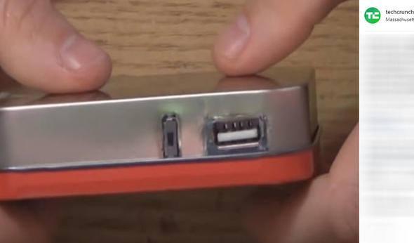 <p>Normalde telefonları şarj etmekle uzaktan yakından ilgisi olmayan iki pili bu kutuya koyduğunuzda artık bir şarj üniteniz olmuş oluyor ve şarjınız bittiğinde bu minik kutu yanınızdaysa hayat kurtarıyor!</p>
<p> </p>