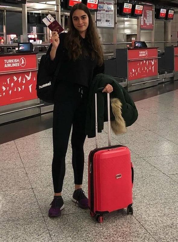 <p><strong>MELİSA EMİRBAYER</strong><br />
23 yaşındaki Melisa Emirbayer, Survivor 2019'a "Hiçbir zaman kolay kazanmadım. Zoru başarmaya gidiyorum." sloganı ile İzmir'den katılıyor. </p>