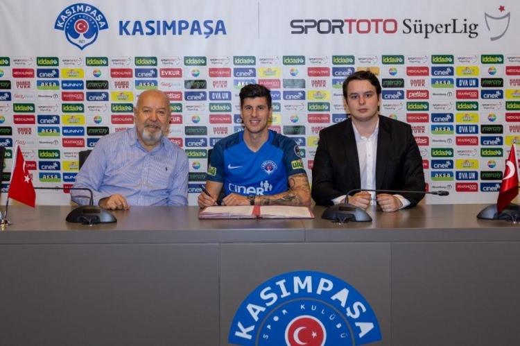<p>Stipe Perica<br />
<br />
Yeni takımı: Kasımpaşa<br />
Eski Takımı: Udinese<br />
Mevkiisi: Forvet<br />
Bonservisi: Kiralık</p>
