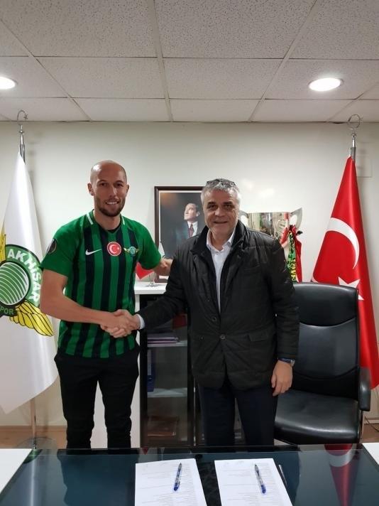 <p>Edin Cocalic<br />
<br />
Yeni Takımı: Akhisarspor<br />
Eski Takımı: Mechelen<br />
Mevkisi: Stoper<br />
Bonservis: -</p>
