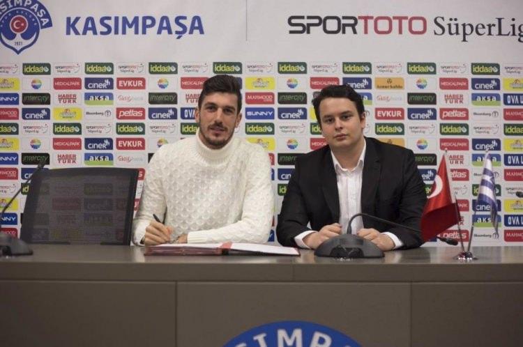 <p>Simone Scuffet<br />
<br />
Yeni takımı: Kasımpaşa<br />
Eski takımı: Udinese<br />
Mevkiisi: Kaleci<br />
Bonservisi: Kiralık</p>
