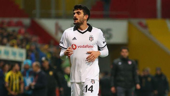 <p>Fatih Aksoy<br />
<br />
Yeni Takımı: Demir Grup Sivasspor<br />
Eski Takımı: Beşiktaş<br />
Mevkii: Defans<br />
Bonservisi: 1.5 yıl kiralık</p>
