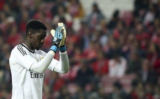 <p>Bruno Varela<br />
<br />
Yeni Takımı: Kasımpaşa<br />
Eski Takımı: Benfica<br />
Mevkiisi: Kaleci<br />
Bonservisi: Bonservis</p>
