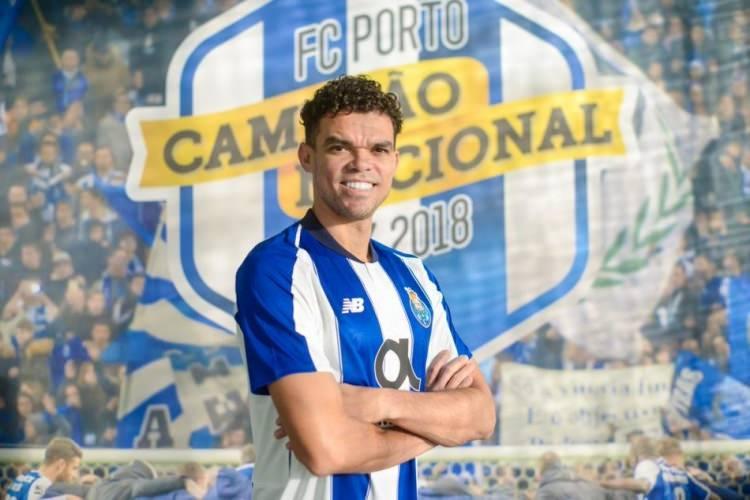 <p>Pepe<br />
<br />
Yeni Takımı: Porto<br />
Eski Takımı: Beşiktaş<br />
Mevkiisi: Stoper<br />
Bonservisi: Bedelsiz</p>
