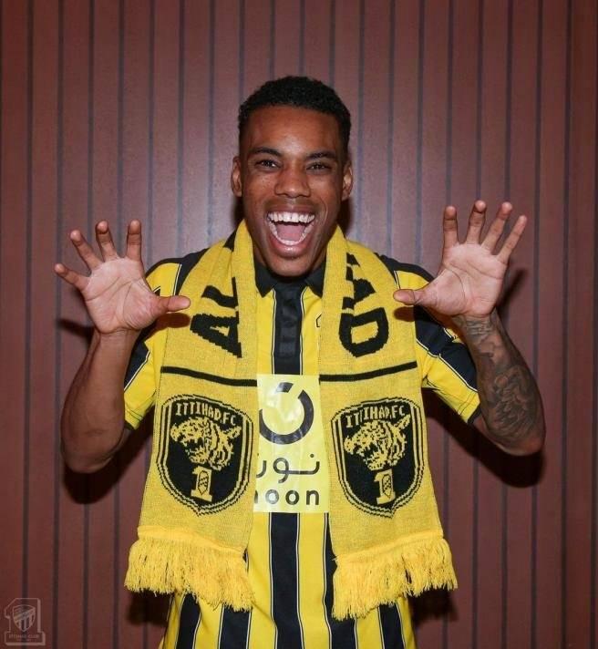 <p>Garry Rodrigues<br />
<br />
Yeni Takımı: Al Ittihad<br />
Eski Takımı: Galatasaray<br />
Mevkiisi: Kanat<br />
Bonservisi: 10.25 milyon dolar</p>
