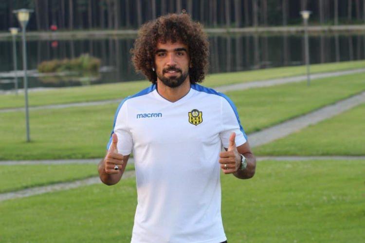 <p>Sadık Çiftpınar<br />
<br />
Yeni Takımı: Fenerbahçe<br />
Eski Takımı: Evkur Yeni Malatya<br />
Mevkiisi: Stoper</p>
