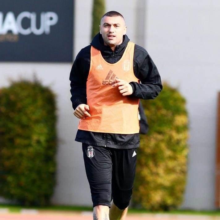 <p>Burak Yılmaz<br />
<br />
Yeni takımı: Beşiktaş<br />
Eski Takımı: Trabzonspor<br />
Mevkiisi: Forvet<br />
Bonservis: 1.1 milyon euro</p>