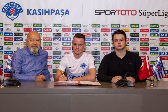 <p>Tobias Heintz<br />
<br />
Yeni takımı: Kasımpaşa<br />
Eski Takımı: Sarpsborg<br />
Mevkiisi: Orta saha</p>