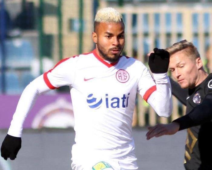 <p>Danilo<br />
<br />
Yeni takımı: Al Wahda<br />
Eski Takımı: Antalyaspor<br />
Mevkiisi: Orta saha<br />
Bonservis: Bedelsiz</p>