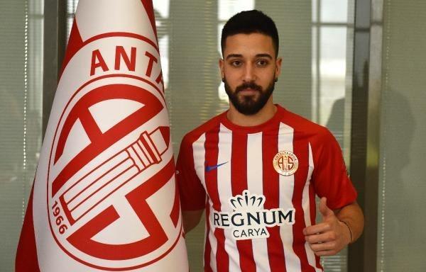 <p>TARIK ÇAMDAL</p>

<p><strong>Yeni takımı:</strong> Antalyaspor<br />
<strong>Eski Takımı:</strong> Galatasaray<br />
<strong>Mevkiisi:</strong> Bek<br />
<strong>Bonservisi: </strong>Bedava</p>
