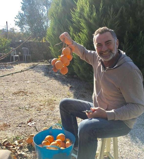 <div>Sevgilisi İnci Türkay ile birlikte 15 metrekarelik bir konteyner ve 20 metrekarelik bir karavanda yaşamaya başladı.</div>

<div> </div>
