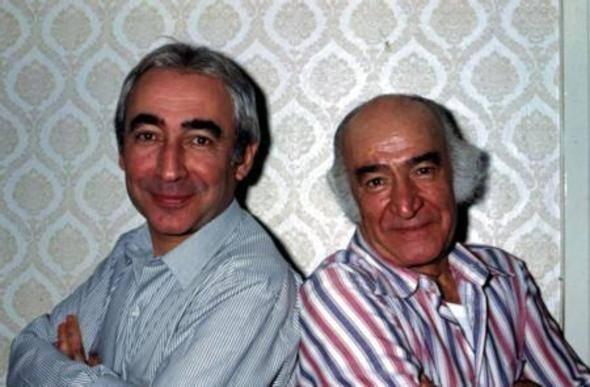 <div>Oyuncu Ali Şen'in oğlu olan usta sanatçı,sinemaya adadığı 45 yılın ardından "Yeşilçam" deyince akla ilk gelen isimlerden olmayı başardı.</div>
<div> </div>