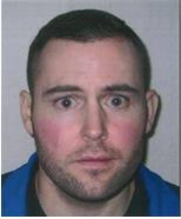 <p>İskoçya polisi tarafındna aranan Jonathon Kelly 2002 ve 2010 yılları arasında çok sayıda suikast düzenledi. Jonathon Kelly'nin oldukça tehlikeli birisi olduğu konusunda uyarılarda bulunuluyor.</p>