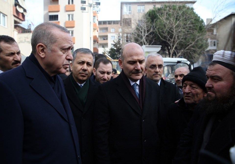 <p>Kentsel dönüşüm-değişimi kesinlikle uygulayacağız, mecburuz. Ondan sonra da ne biz ağlayalım, ne halkım ağlasın, kimse ağlamasın. Onlara fırsat vermeyelim, üzerimize düşeni hep beraber yapalım. Bu işi de başaralım."</p>