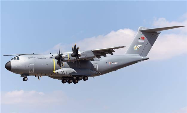 <p><strong>A400M: UÇAN KALE</strong><br />
Türk Silahlı Kuvvetlerinin taktik ulaştırma kabiliyetlerini artıran ve "uçan kale" olarak nitelendirilen 2 yeni A400M uçağı envantere katıldı.</p>