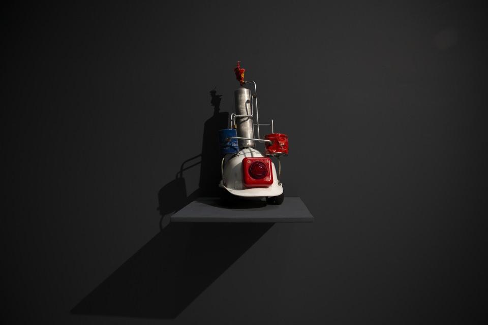 <p>İş güvenliğinin simgesi haline gelen baretin, 89 sanatçı tarafından 95 farklı forma kavuşturulduğu koleksiyon, CerModern'de "Deus ex Machina" sergisinde sanatseverlerin beğenisine sunuluyor. </p>
<p> </p>