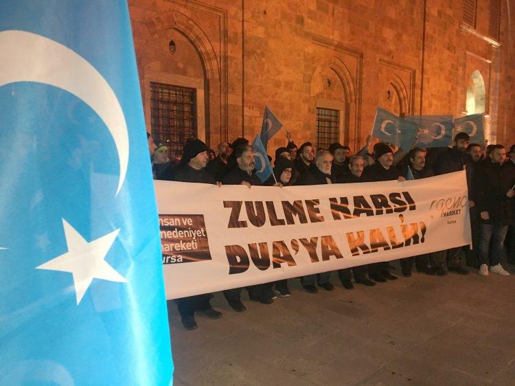 <p>Açıklamalardan sonra yapılan duanın ardından grup olaysız dağıldı.</p>