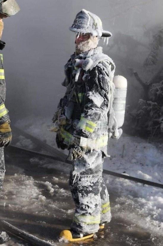 <p>ABD'nin kuzeyinde etkili olan soğuk hava "Polar Vortex" yani "kutup girdabı" paylaşımları gerçekten şaşırtıyor! </p>
