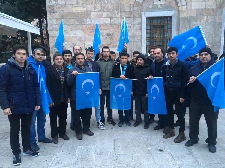 <p>İnsan ve Medeniyet Hareketi adına konuşan Murat Aydın ise "Her geçen gün yeni yasaklamalar getiriliyor. Çin yönetimi dine ait her şeyi yasaklamış durumda" diye konuştu.</p>