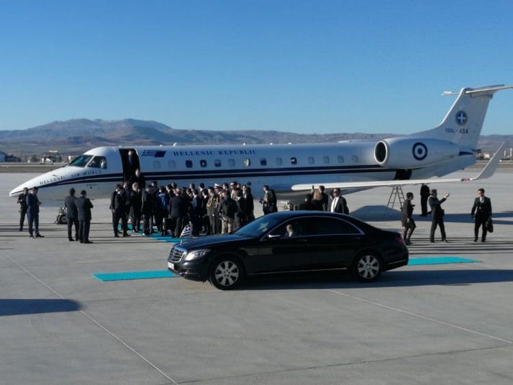 <p>Cumhurbaşkanı Yardımcısı Fuat Oktay, Resmi temaslarda bulunmak üzere Ankara'ya gelen Yunanistan Başbakanı Aleksis Çipras'ı resmi törenle karşıladı.</p>
