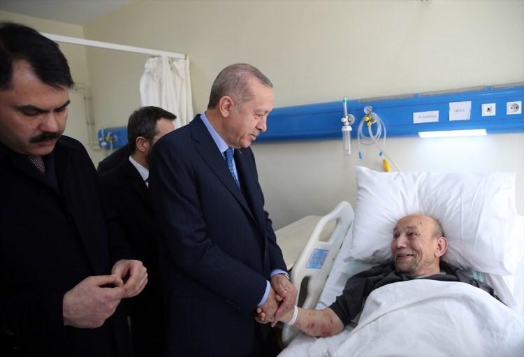 <p>Erdoğan: Bundan sonraki süreçte iktidarımızın kentsel dönüşüm, değişim diye ortaya koyduğu teze, milletçe de sahip çıkmamız lazım.</p>
