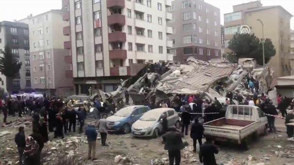 <p>İstanbul Kartal'da çöken binanın enkazından iki kişi yaralı olarak çıkarıldı.</p>

<p>1 kişinin ise cansız bedenine ulaşıldı.</p>
