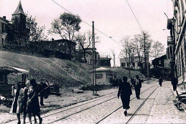 <p>12. Kadıköy Altıyol / 1941</p>

<p> </p>
