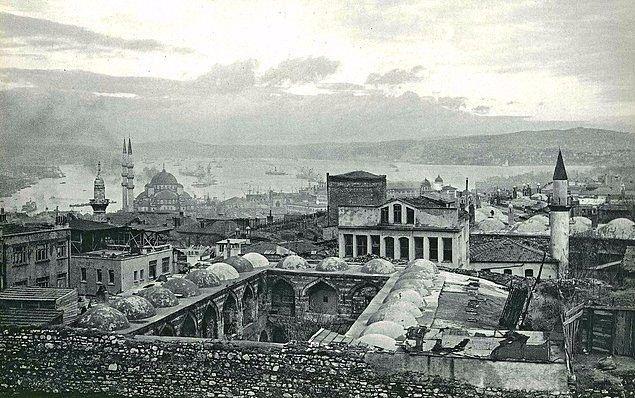 <p>35. Valide Han ve Eirene Kulesi Manzarası. 1954</p>

<p> </p>
