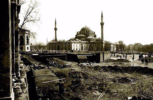 <p>63. Beyazıt Meydan düzenlemesi.</p>

<p> </p>
