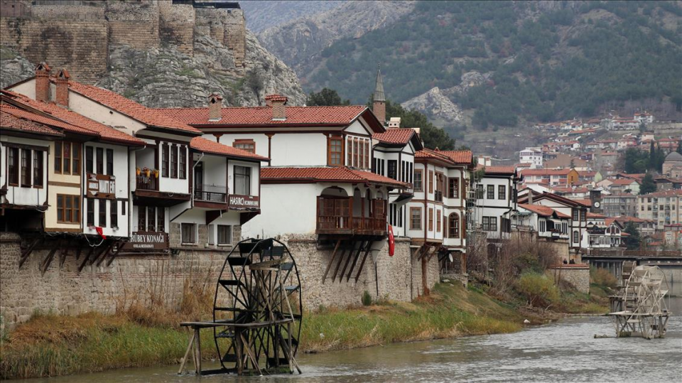 <p>Amasya</p>
<p>İstanbul'daki nüfus: 178 bin 331 kişi</p>
<p> </p>
