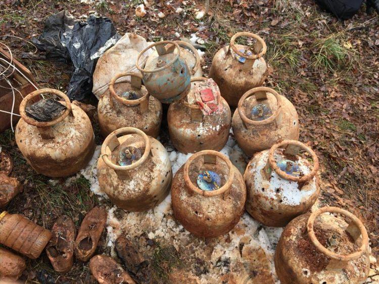 <p>Siirt'in Baykan ilçesi kırsalı ile Bitlis sınırları içerisinde terör örgütü PKK'ya yönelik operasyonda tespit edilen 9 barınak ve sığınak imha edildi.</p>