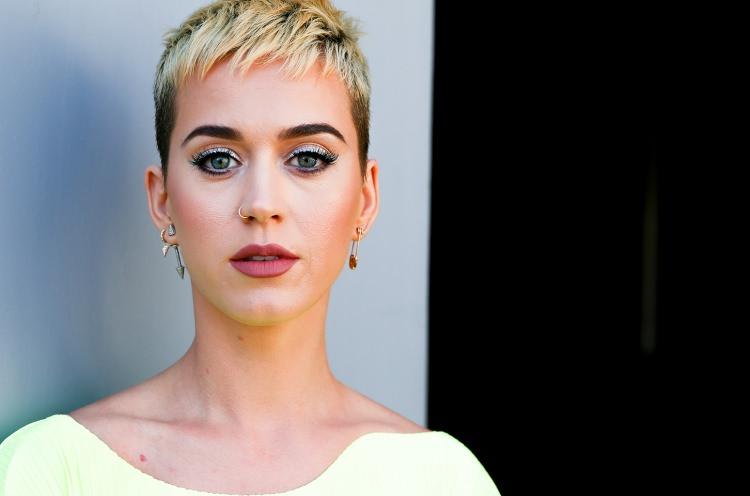 <p>Katy Perry</p>
<p> </p>
<p>Gerçek Adı: Katheryn Hudson</p>