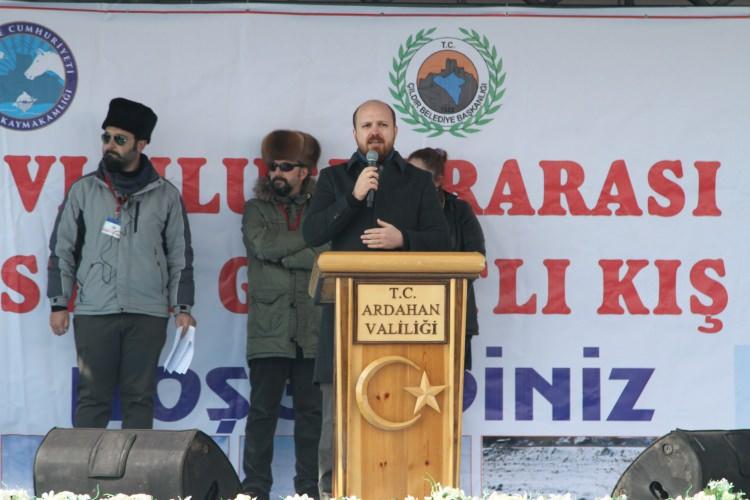 <p>Çeşitli dallarda düzenlenen yarışmalarda dereceye giren sporculara törenle ödülleri verildi. </p>
<p> </p>