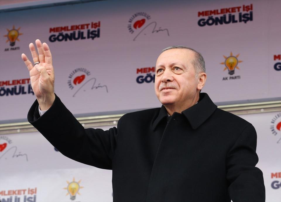 <p>Cumhurbaşkanı ve AK Parti Genel Başkanı Recep Tayyip Erdoğan, partisinin Kastamonu’da düzenlediği mitinge katılarak vatandaşlara hitap etti.</p>

<p> </p>
