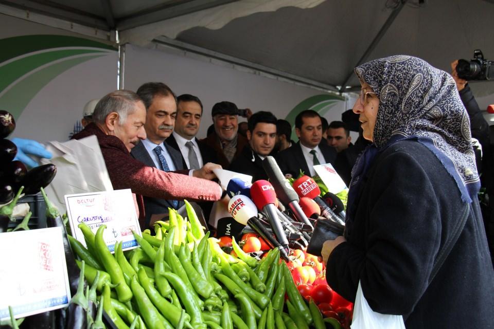 <p>KADIKÖY MEYDANI</p>
