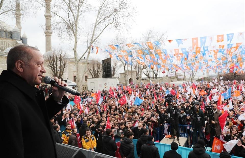 <p>Türkiye Cumhurbaşkanı ve AK Parti Genel Başkanı Recep Tayyip Erdoğan, partisince Selimiye Meydanı'nda düzenlenen mitinge katılarak konuşma yaptı.</p>

<p> </p>
