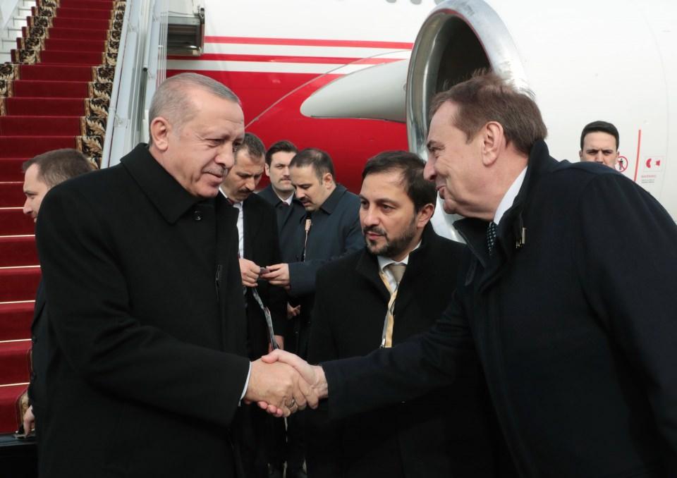 <p>Cumhurbaşkanı Recep Tayyip Erdoğan, "Suriye" konulu Dördüncü Üçlü Zirve Toplantısı'na katılmak üzere Rusya'nın Soçi kentine geldi. </p>
