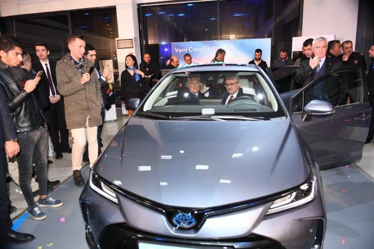 <p>Ön Çarpışma Önleyici Sistem, hava ne kadar karanlık olursa olsun, yepyeni Gece Algılama özelliğiyle, araç önündeki yayaları algılarken, gerektiğinde otomatik olarak fren yapıyor. </p>